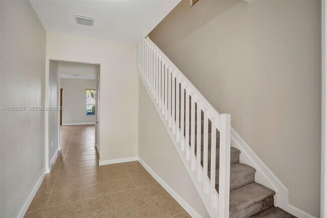 Building Photo - 9500 SW 167th Ave