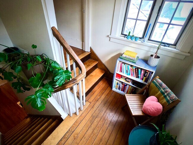 Building Photo - 456 S Graham St