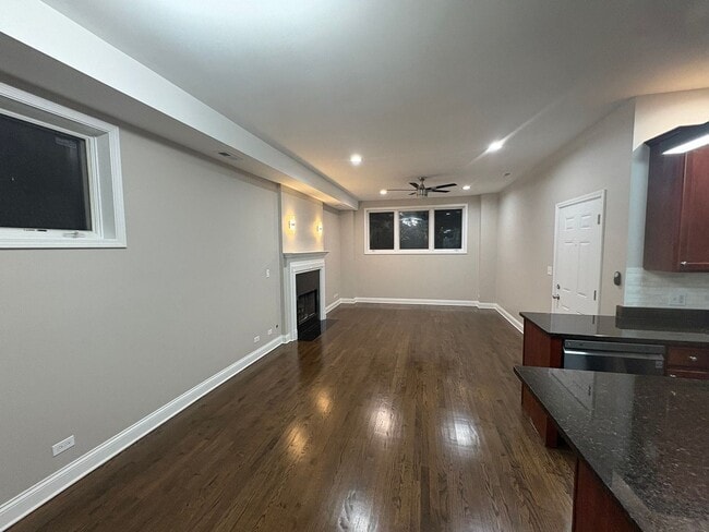 Building Photo - Spacious 2BD/2BA w/ High Ceilings + Modern...