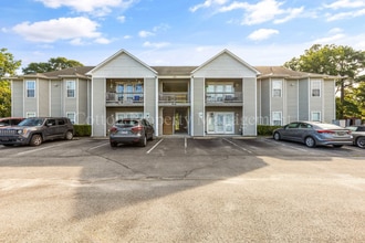 Building Photo - 2BR/2BA near downtown Burgaw, includes wat...