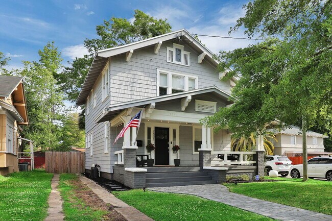 Building Photo - 2691 College St