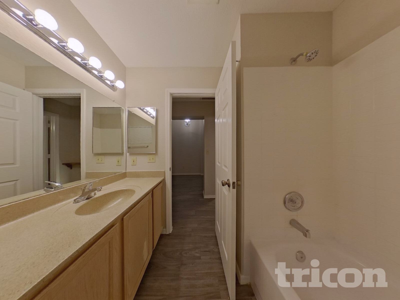 Building Photo - 1313 N Avoca