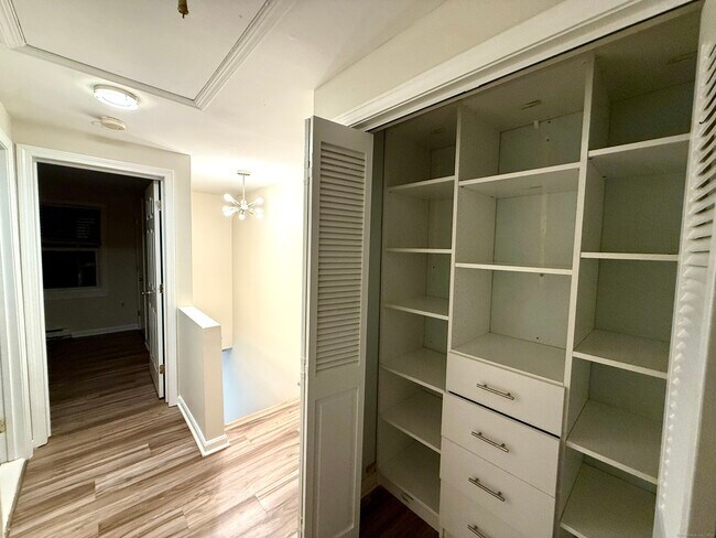 Building Photo - 133 Main St