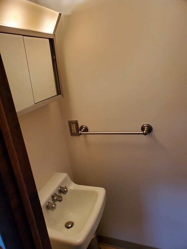 Building Photo - 2790 Mt Holyoke Rd