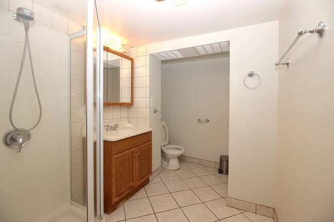 Building Photo - Spacious 3-Bedroom, 2-Bathroom Duplex in Avondale