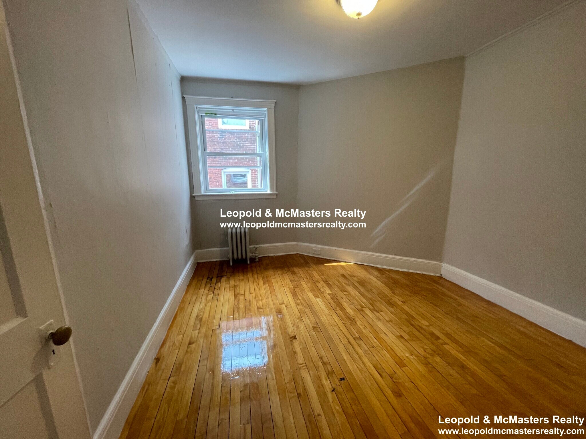 Building Photo - 142 Davis Ave