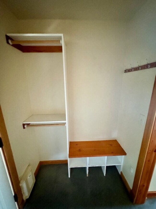 Building Photo - 3-Bedroom, 2-Bathroom Single-Level Home in Bozeman, MT