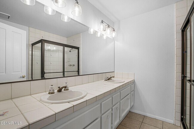 Building Photo - 1142 Earlham Ct