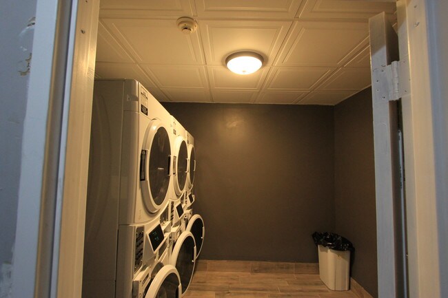 Building Photo - 425 S Franklin St