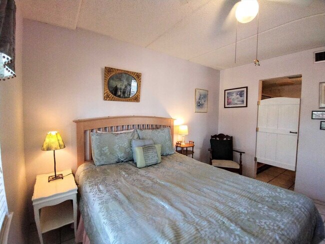 Building Photo - 115 E Coronado Dr