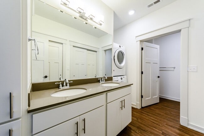 Building Photo - OBX 2 bedroom 2 bath Apartment with FREE storage unit for first 6 months