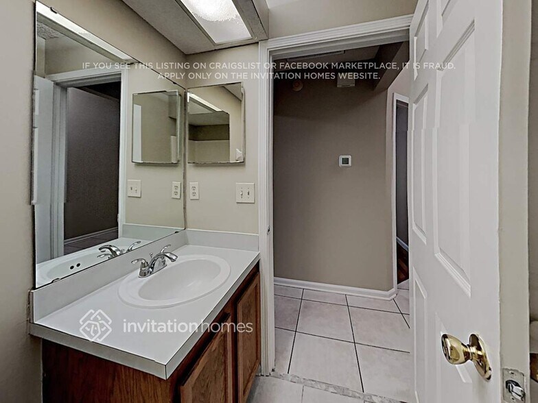 Building Photo - 1724 Chandelier Cir W