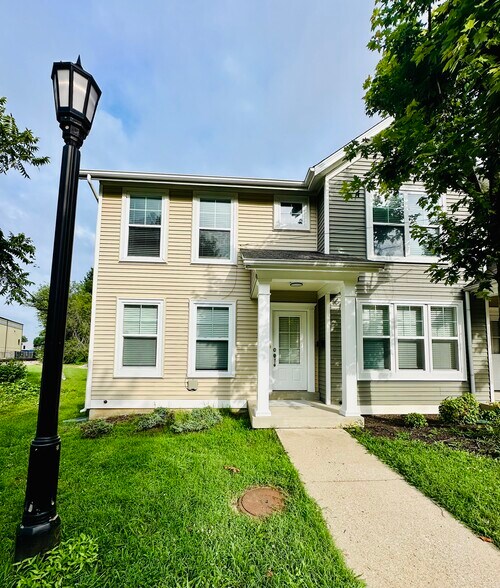 Primary Photo - 102 Weist Pl