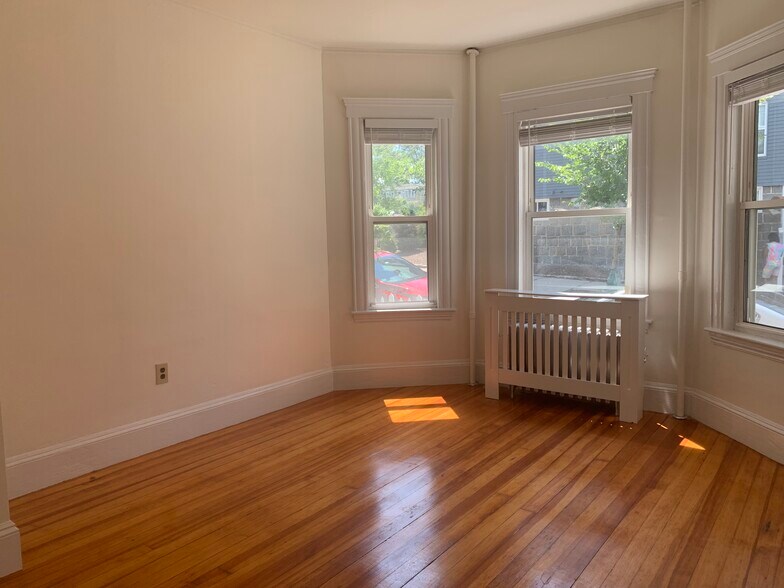 Building Photo - 52 Percival St