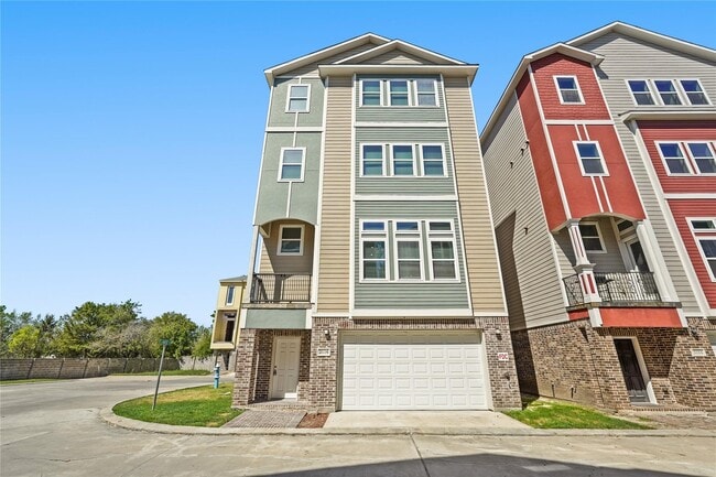 Primary Photo - 2116 Bidwell Dr