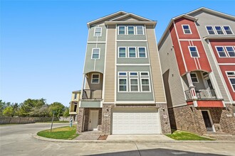 Building Photo - 2116 Bidwell Dr