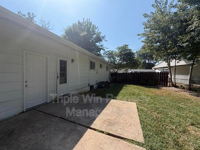 Building Photo - 675 Lilac Dr