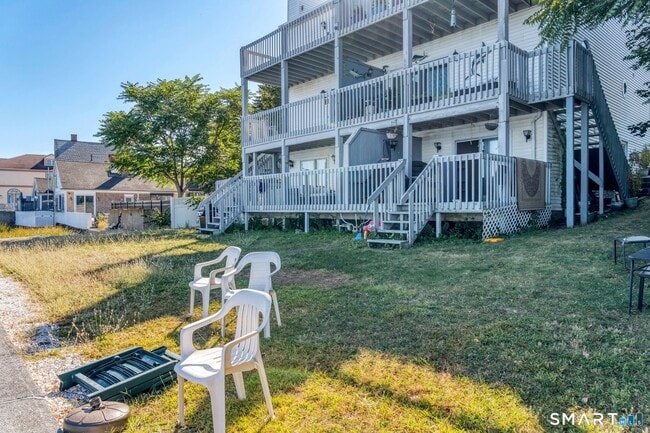 Building Photo - 88 Cove St