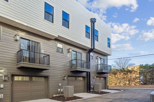 Building Photo - High-End 2BR Townhome | Rooftop Terrace + 2-Car Garage | 24-Unit Commnity