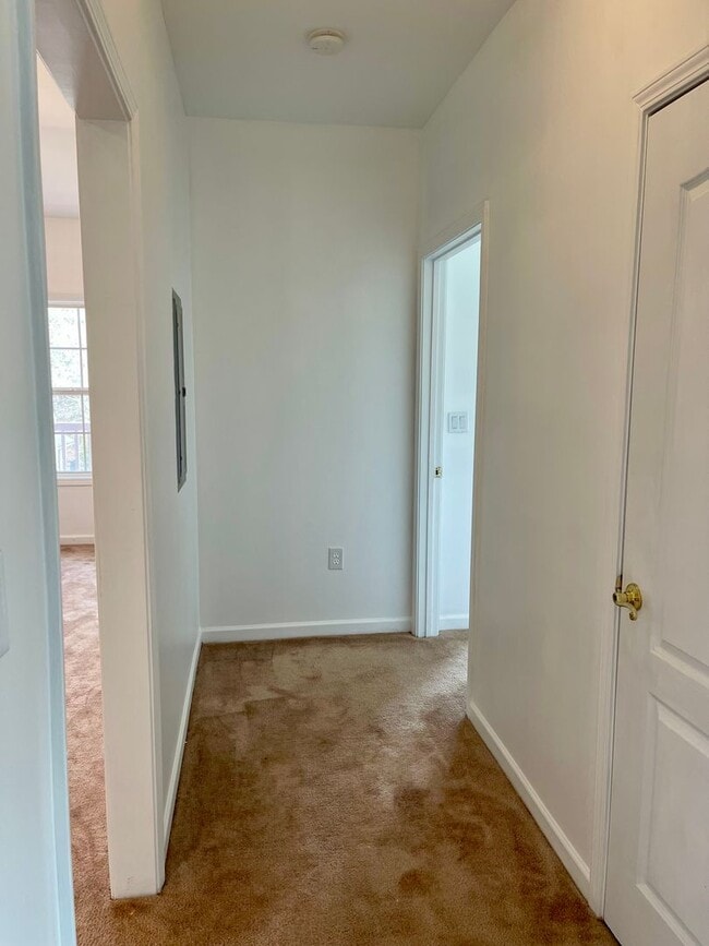 Building Photo - Newly Renovated 3 Bedroom Condo at a GREAT Price!