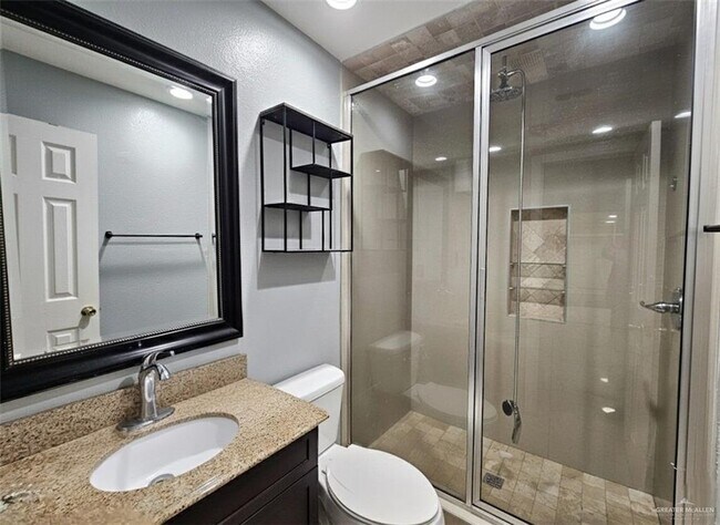 Building Photo - 2828 Highland Ave