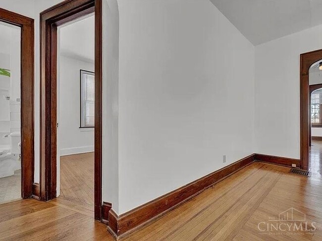 Building Photo - 4363 Ridgeview Ave