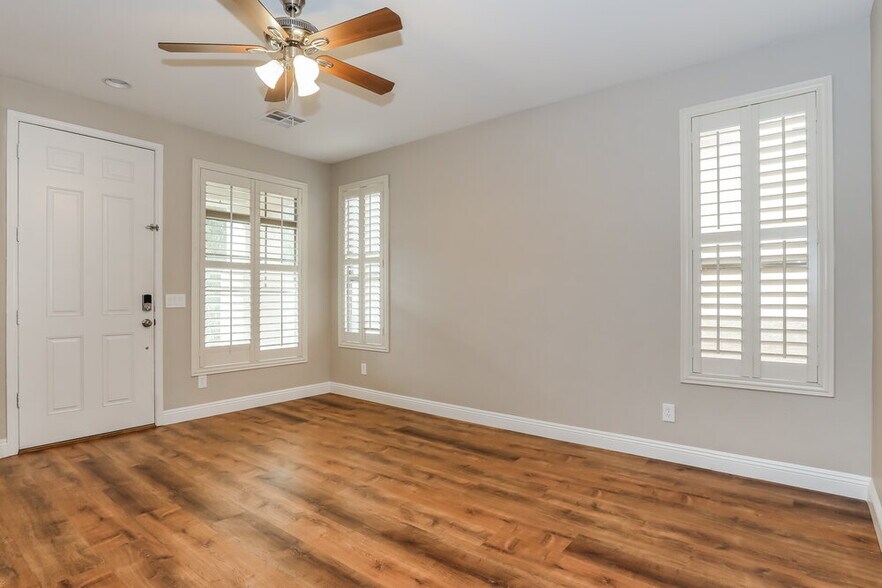 Building Photo - 2650 E Wildhorse Pl