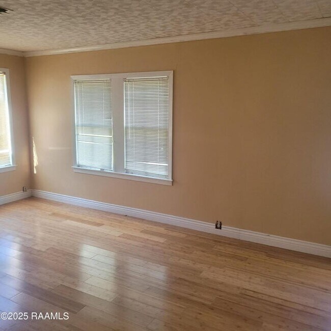 Building Photo - Opelousas: 3 Bed, 2 Bath Home – Section 8 Accepted