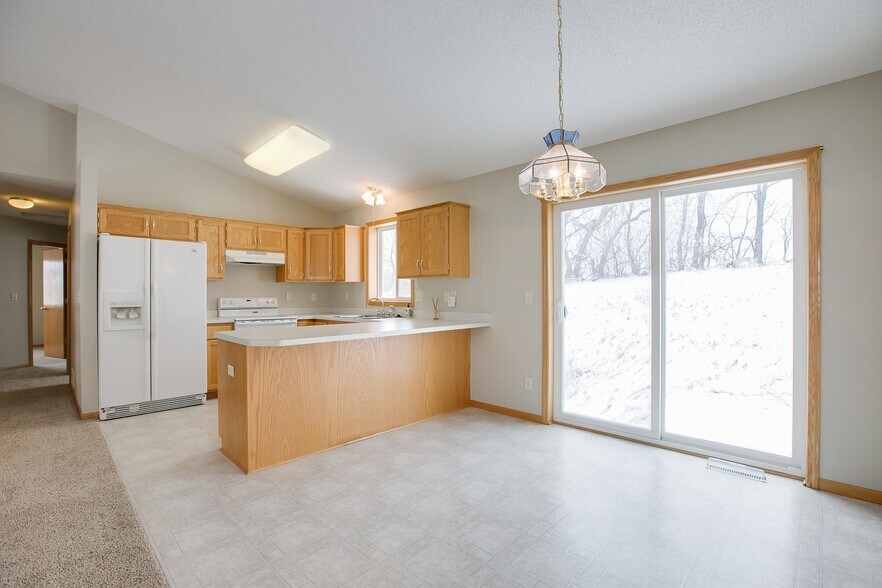 Dining & Kitchen - 809 Quail Pkwy