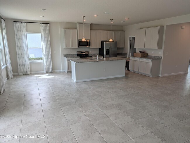 Building Photo - 2273 Landing Dr