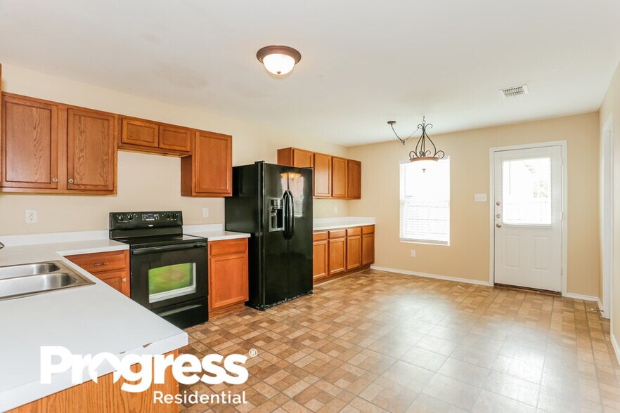 Building Photo - 8410 River Bluffs Dr