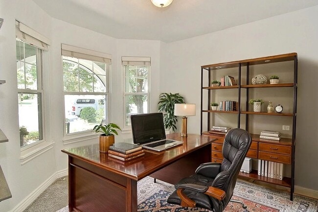 Building Photo - Charming Single-Level Home in Southeast Bo...