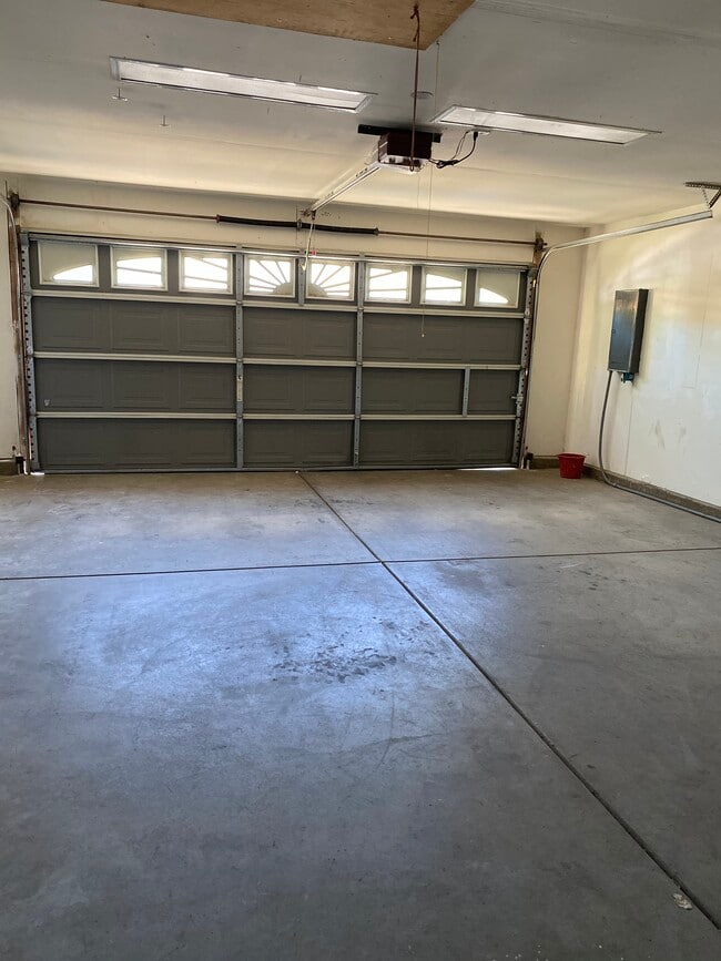 Building Photo - 2123 Nand Dr