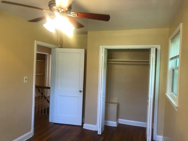 Building Photo - 3 BDRM 1.5 BTH in Baltimore City Sinclair Ln