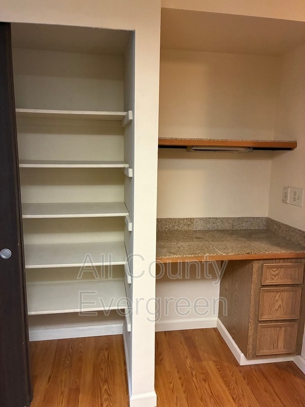 Building Photo - 987 26th Pl NE