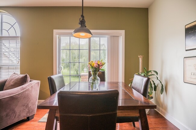 Building Photo - 216 Westbrook Dr