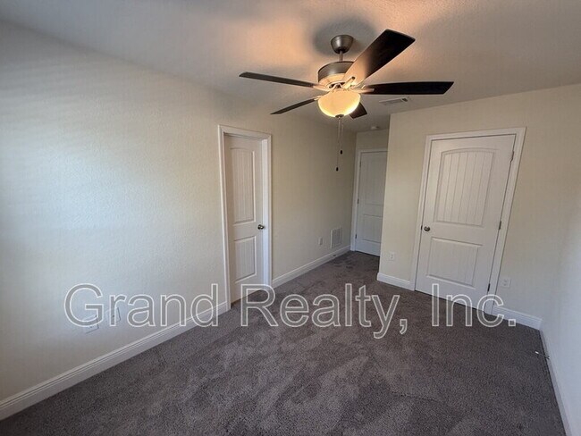 Building Photo - 4423 Village Oak Ln