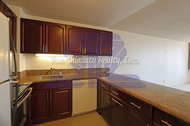 Building Photo - 1 Bedroom unit located in Kukui Plaza