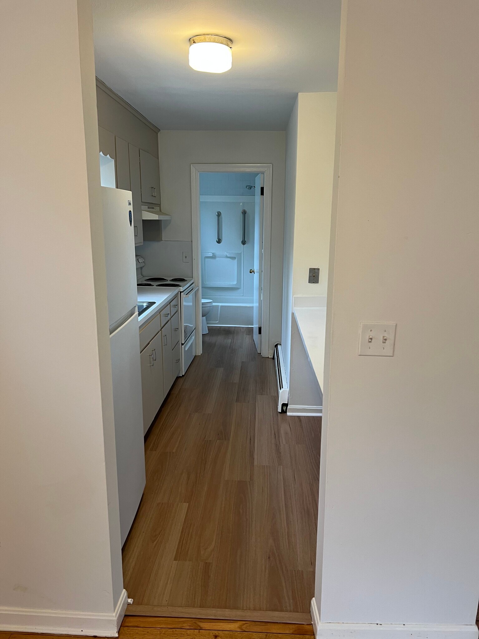 Building Photo - 17 Dow St