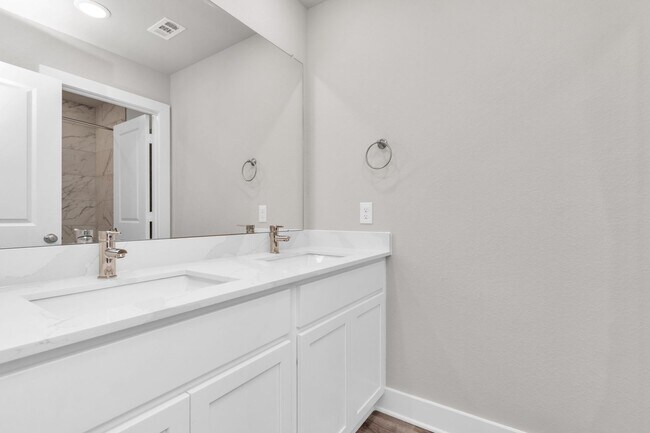 Building Photo - 21019 Bay Vlg Dr