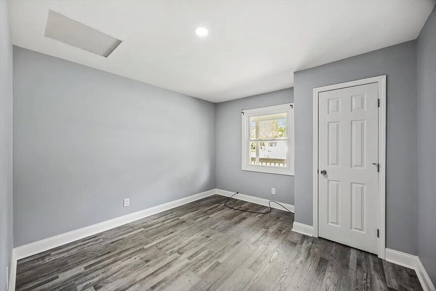 Building Photo - 555 N 68th Ave