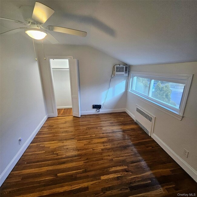 Building Photo - 218 Warren Ave