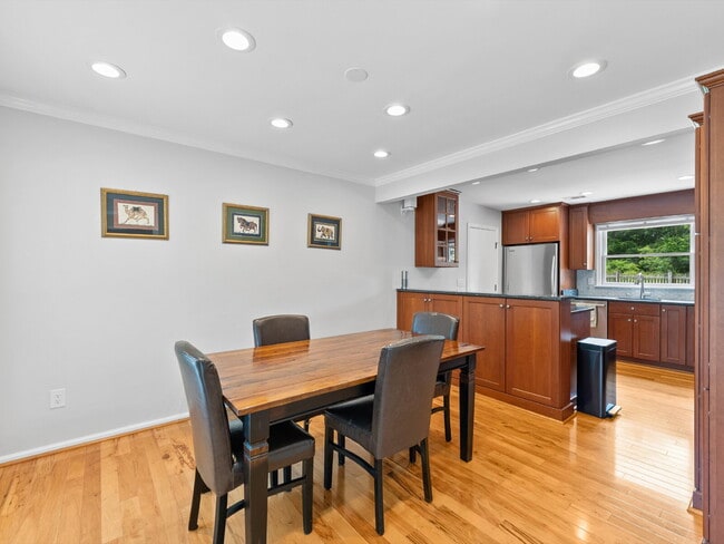 Building Photo - Your Dream Home Awaits!