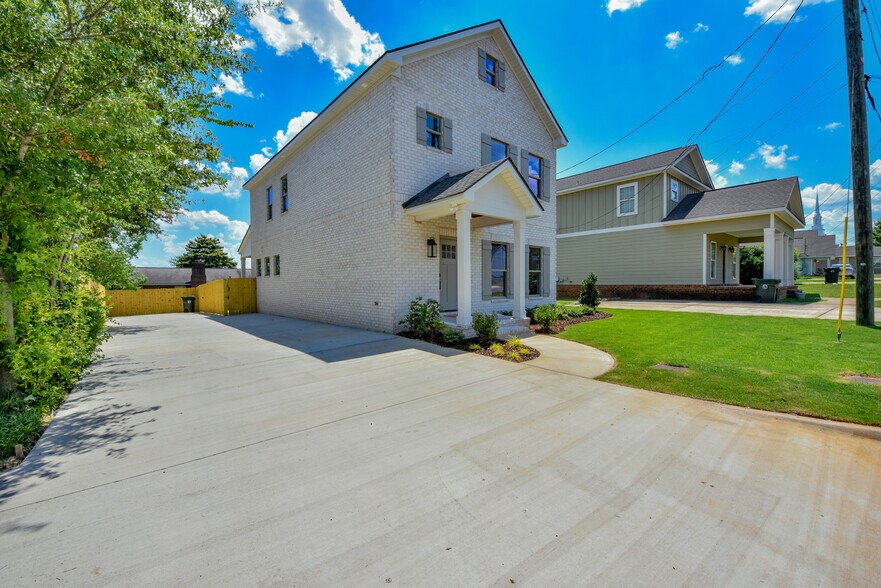 Building Photo - 19 18th St