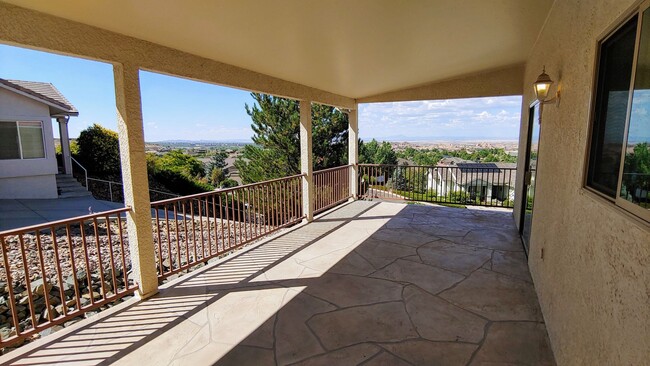 Building Photo - Home with amazing views