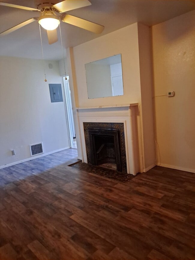 Building Photo - 511 Belmont Ave