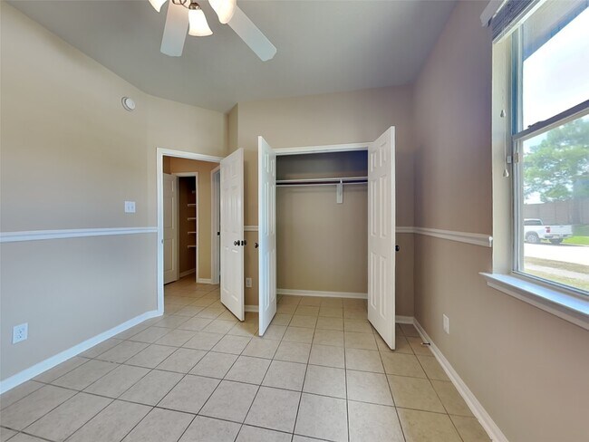 Building Photo - 15606 Mossy Park
