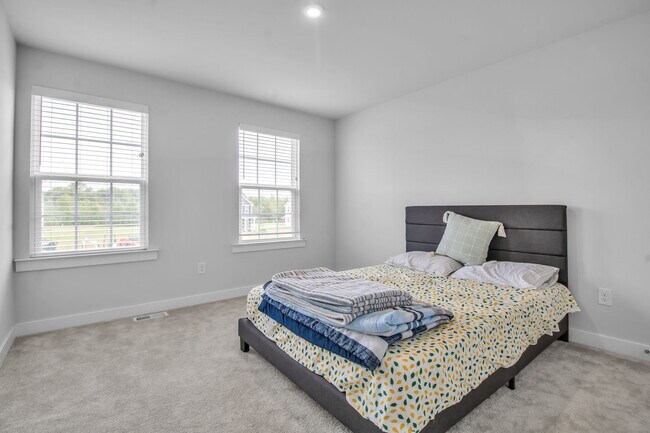 Building Photo - 4966 Brauer Dr