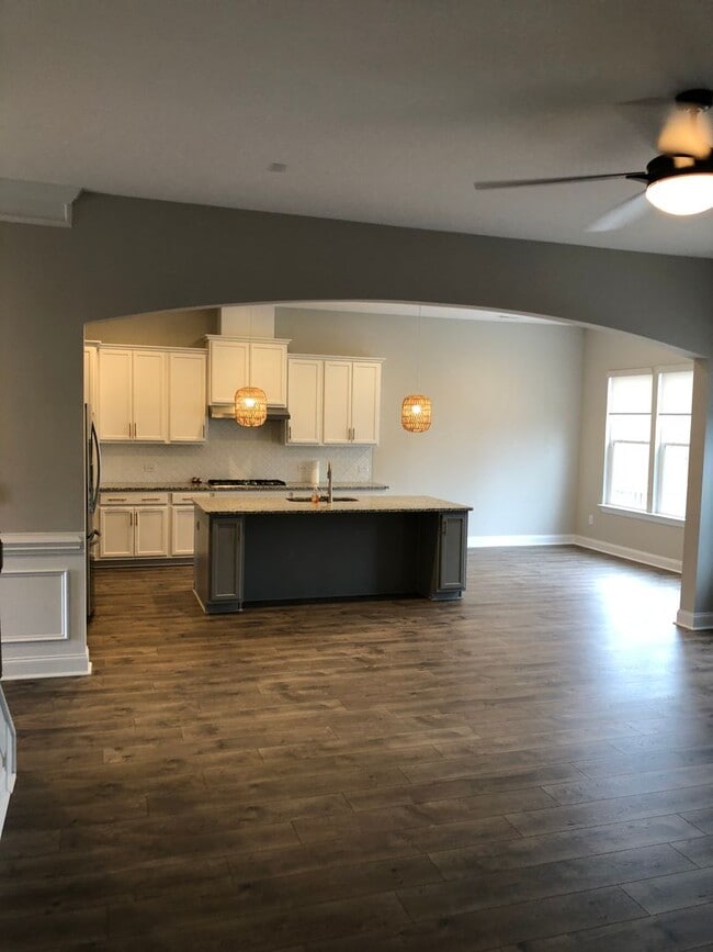 Building Photo - Beautiful like new home with full finished basement