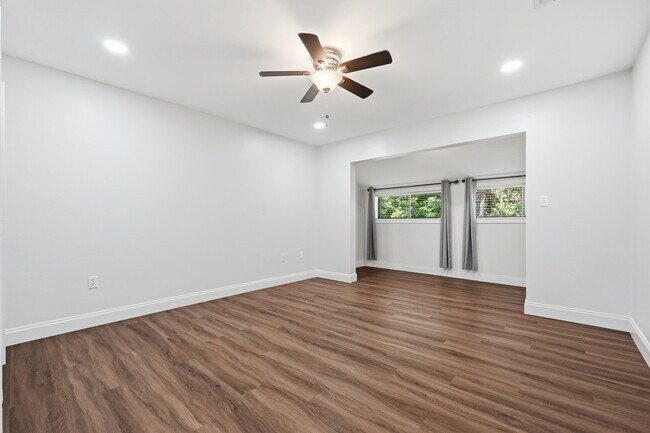 Building Photo - 114 Gleneagles Dr